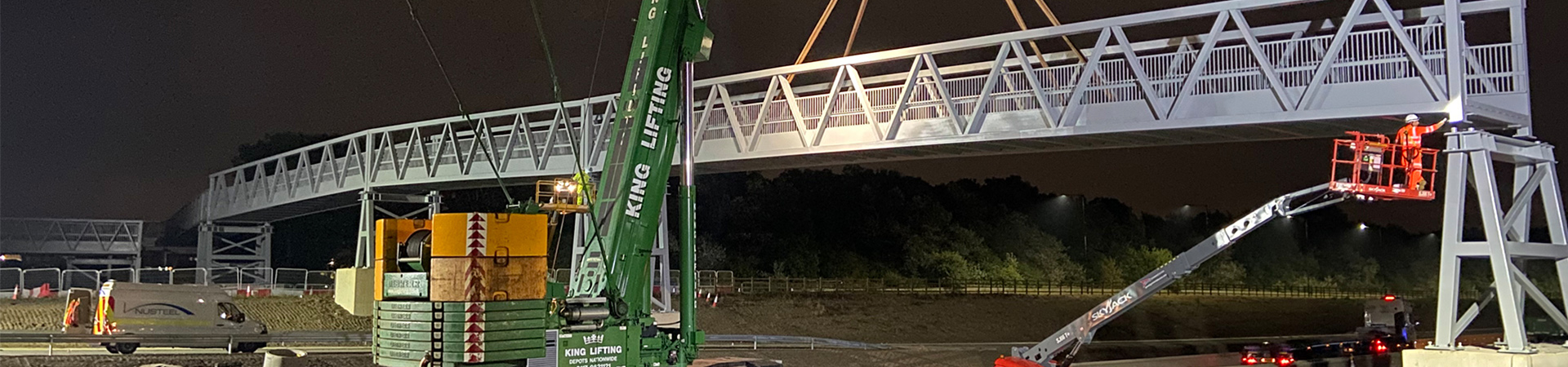 steel bridge erection with large crane
